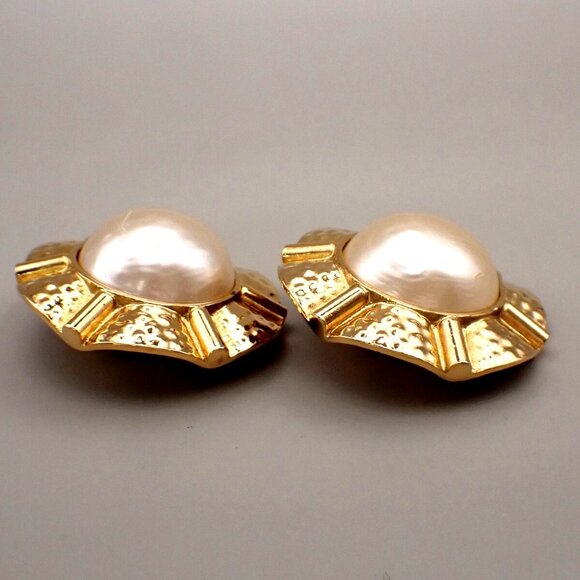 CHANEL Imitation Pearl Large Button Earrings 25 Clip-On Gold Vintage - Picture 8 of 15
